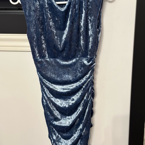 GUESS VELVET DRESS -STUNNING - Picture 2 of 3